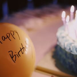 birthday baloon and cake